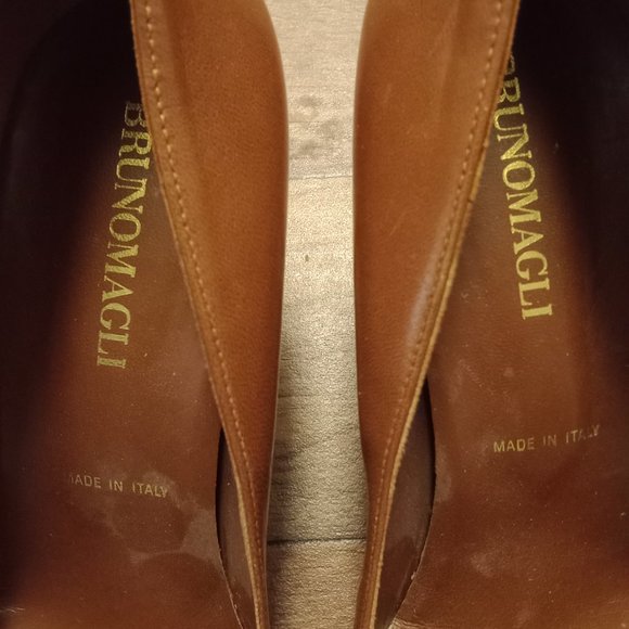 Brunomagli Leather Pointed Toe Women's Pumps - Picture 5 of 6